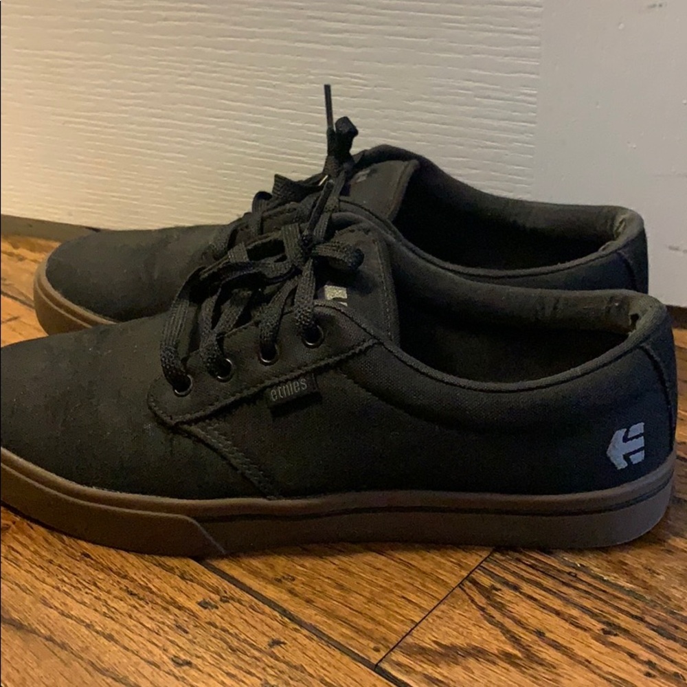 Men’s skateboard shoes